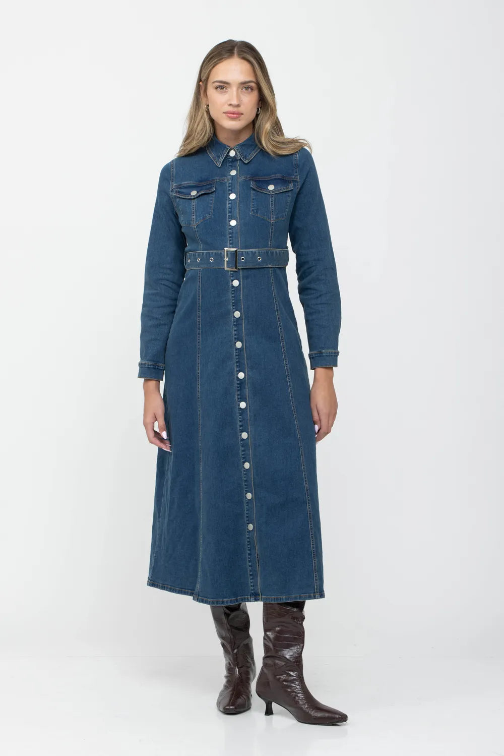 שמלת ג׳ינס צנועה באורך מקסי