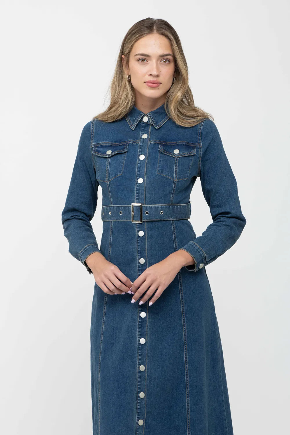 שמלת ג׳ינס צנועה באורך מקסי