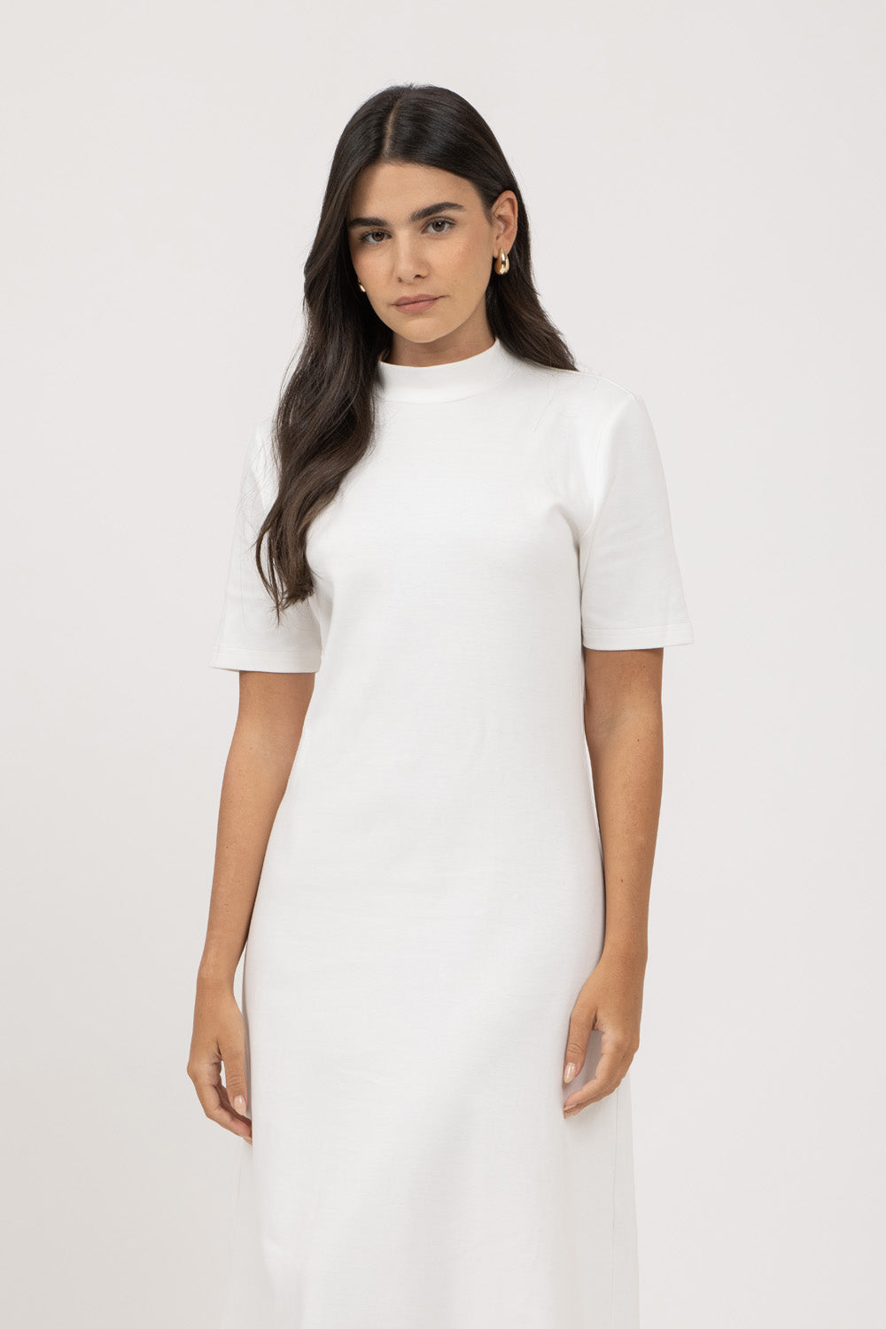 שמלת טישרט צנועה בצבע לבן