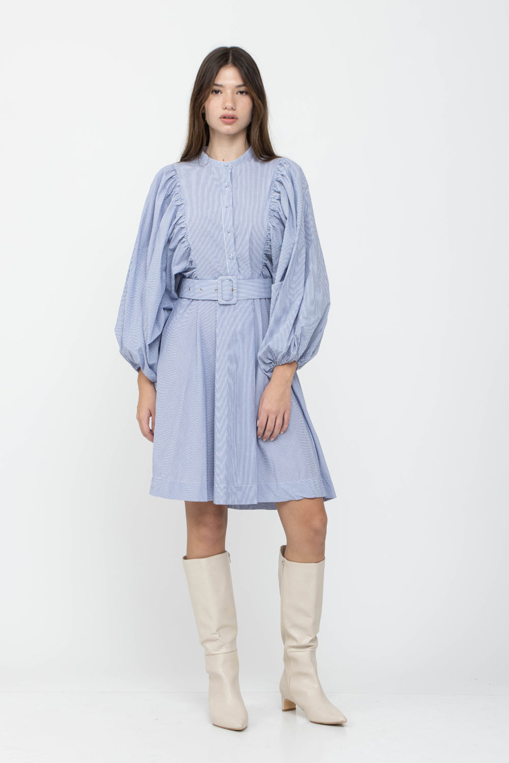 שמלה צנועה באורך ברך