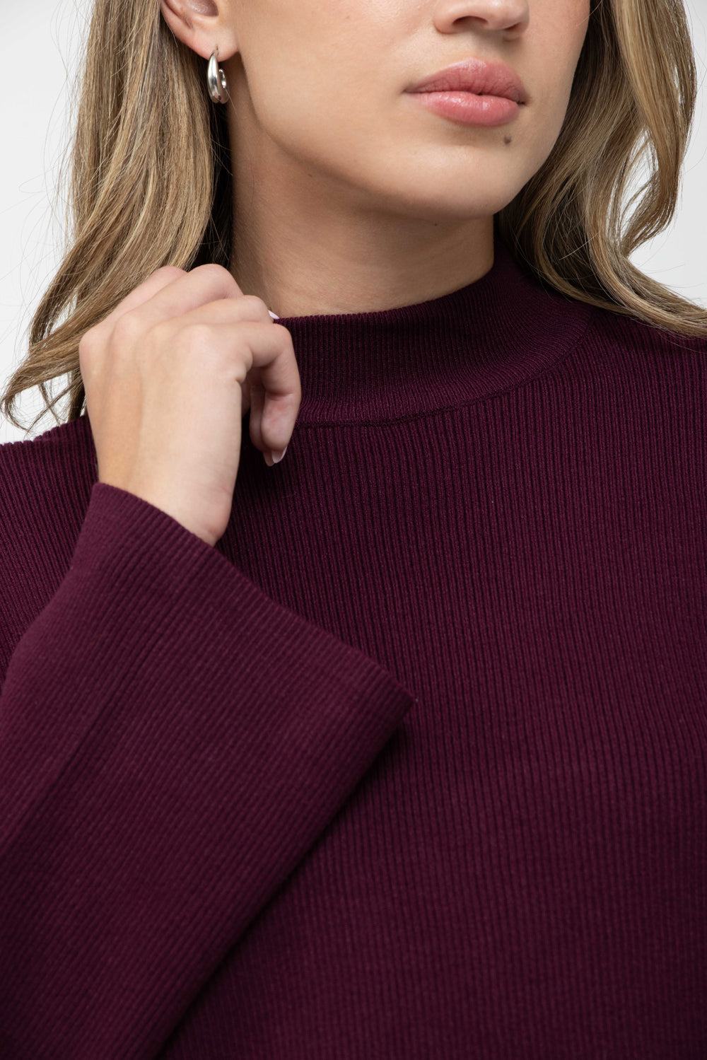 סט סריג צנוע בצבע בורדו