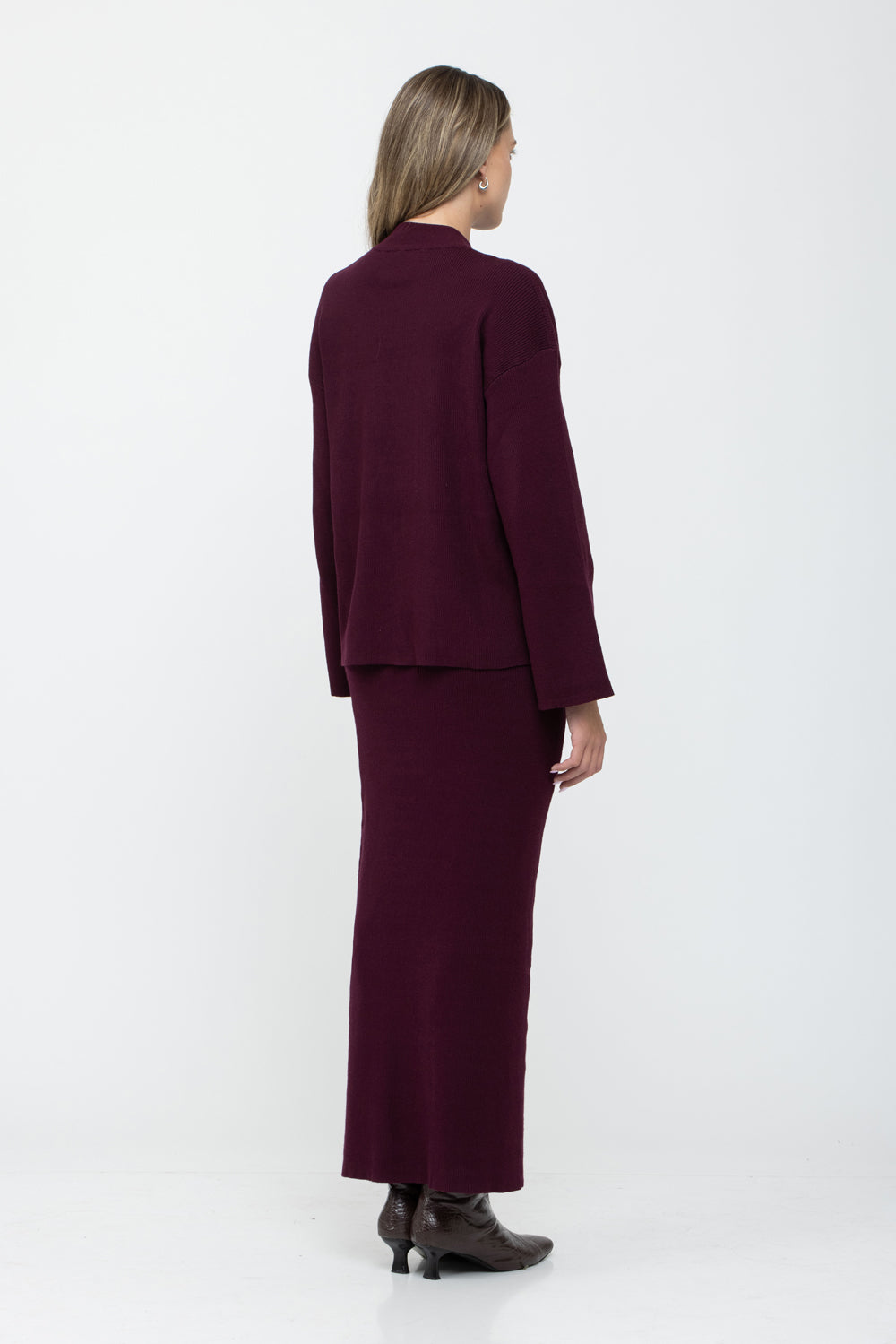 סט סריג צנוע בצבע בורדו